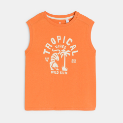 قميص داخلي أبيض اللون عليه...